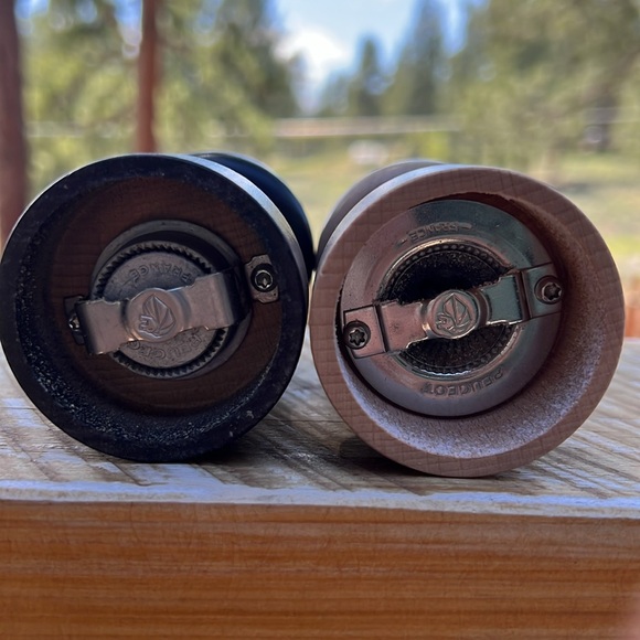 Peugeot Salt & Pepper Grinders MCM Minimalist 4” tall - Picture 9 of 10